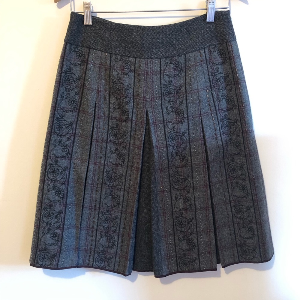 Beautiful and rare Ann Taylor loft pleated skirt